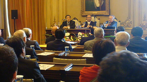 Mitsui & Co. donates Japanese law translations to the University of São Paulo Law School - 2010